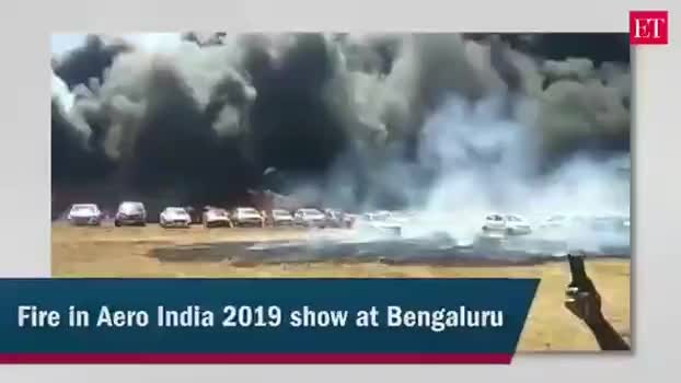 बेंगलुरु में एरो शो की पार्किंग में करीब 300 कारें जलकर हुई राख #bengaluru #aeroshow #firebreakout