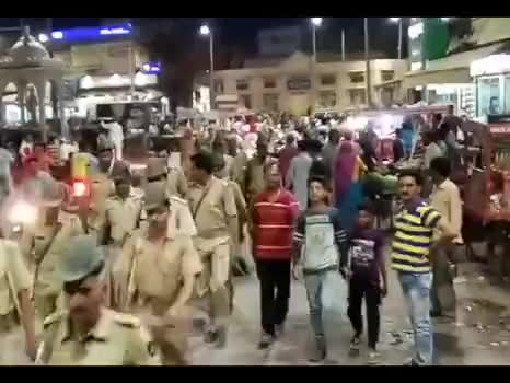लोग बिना डरे अपने मत का प्रयोग कर सके इसके लिये पुलिस ने नागौर शहर में निकाला फ्लैग मार्च। #Election2019 #Rajpolice