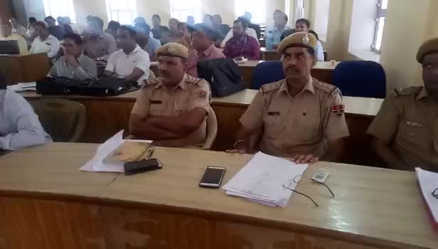 जिला #कलेक्टर ने #खण्डेला में ली कार्मिकों व अधिकारियों की बैठक, 6 मई को #मतदान को लेकर व्यवस्थाओं की समीक्षा