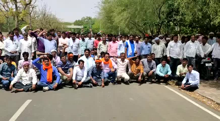#HCL में #एसएमएस ठेका कंपनी के सैंकड़ों #ठेकाकर्मी हड़ताल पर