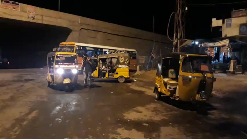 गोवर्धन वृंदावन आने जाने वाले श्रद्धालुओं से बस चालकों की बेरुखी 500 मीटर चलते हैं पैदल 
﻿#rahulthakur92 #roadways
