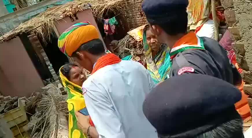 ओडिशा में आये फोनी तूफान में बेघर लोगों की मदद के लिए स्थानीय स्काउट गाईड का समूह ओडिशा पहुंचा